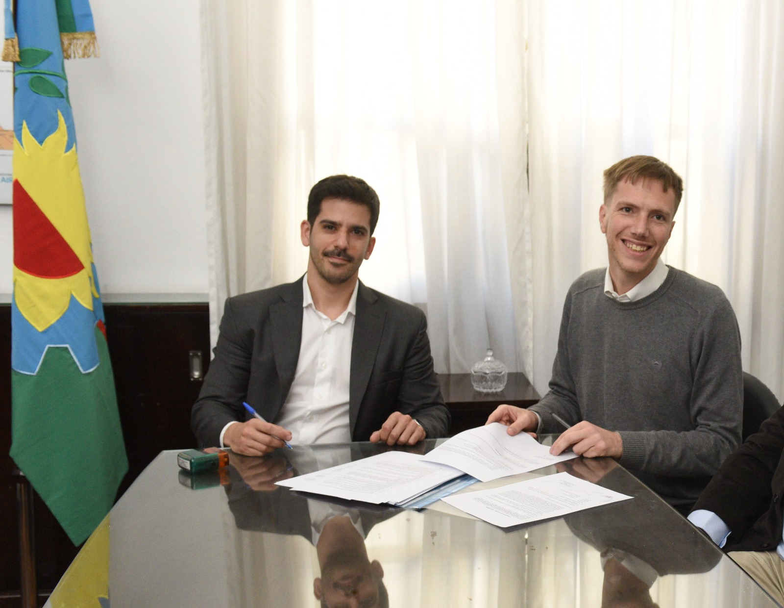 Se firmó el contrato para la digitalización de los Protocolos del Registro