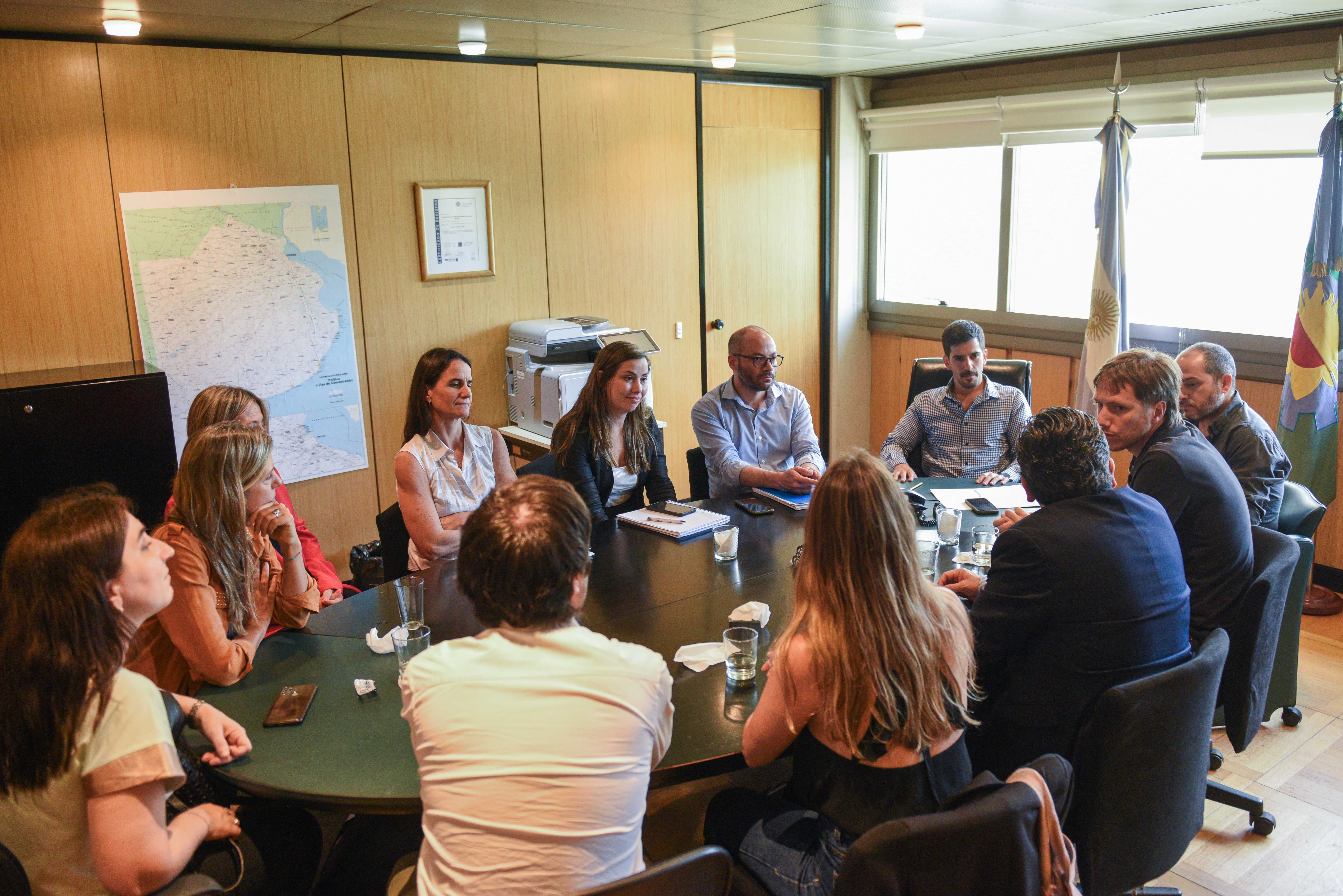 Encuentro con el Banco Interamericano de Desarrollo (BID) en el Registro de la Propiedad